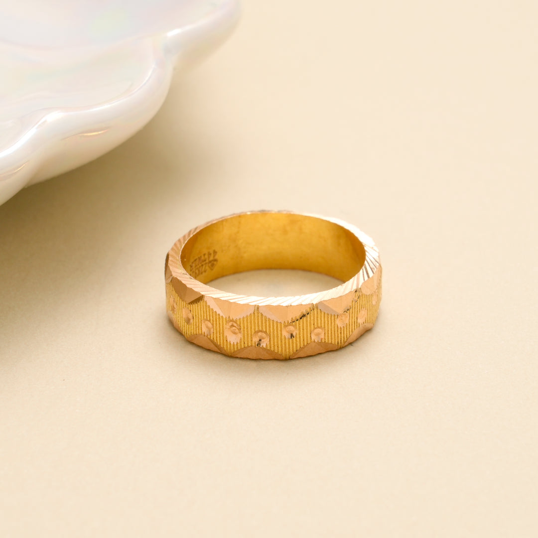 Dual Finish Carved Gold Band Ring