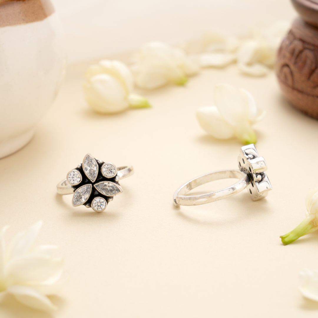 Sparkling Floral Cluster Silver Toe Ring
