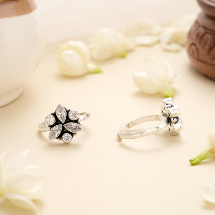 Sparkling Floral Cluster Silver Toe Ring