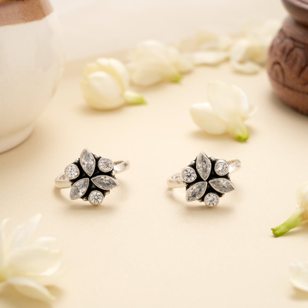 Sparkling Floral Cluster Silver Toe Ring
