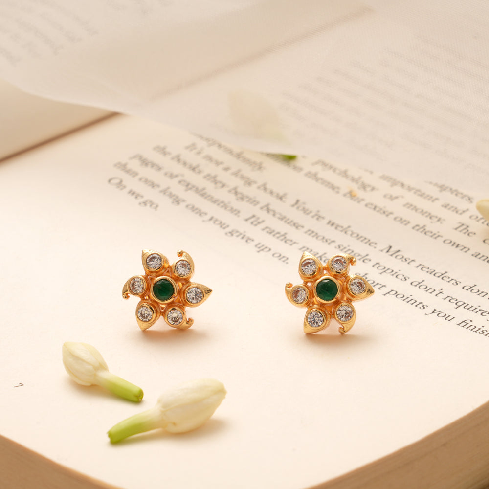 Sleek Snowflake Design Golden Stud
