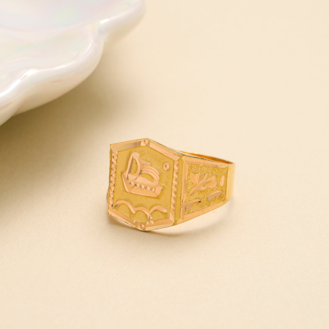 Vintage Engraved Gents Gold Ring