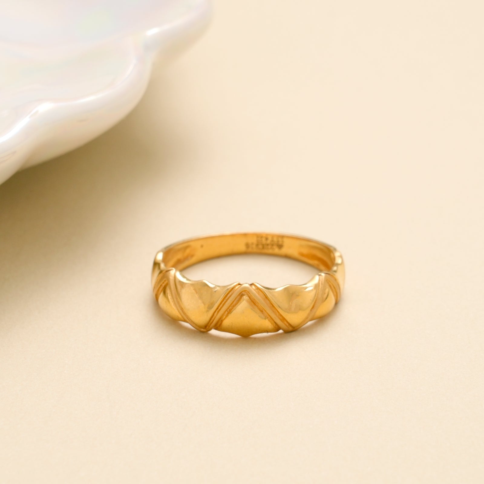 Elegant Wave Engraved Gold Ring