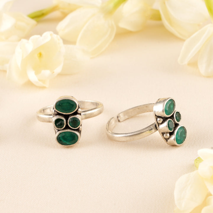 Circle Emerald with Silver Toe Ring