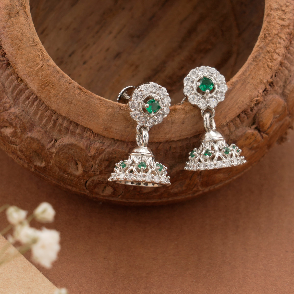 Elegant Emerald Stone Silver Kammal
