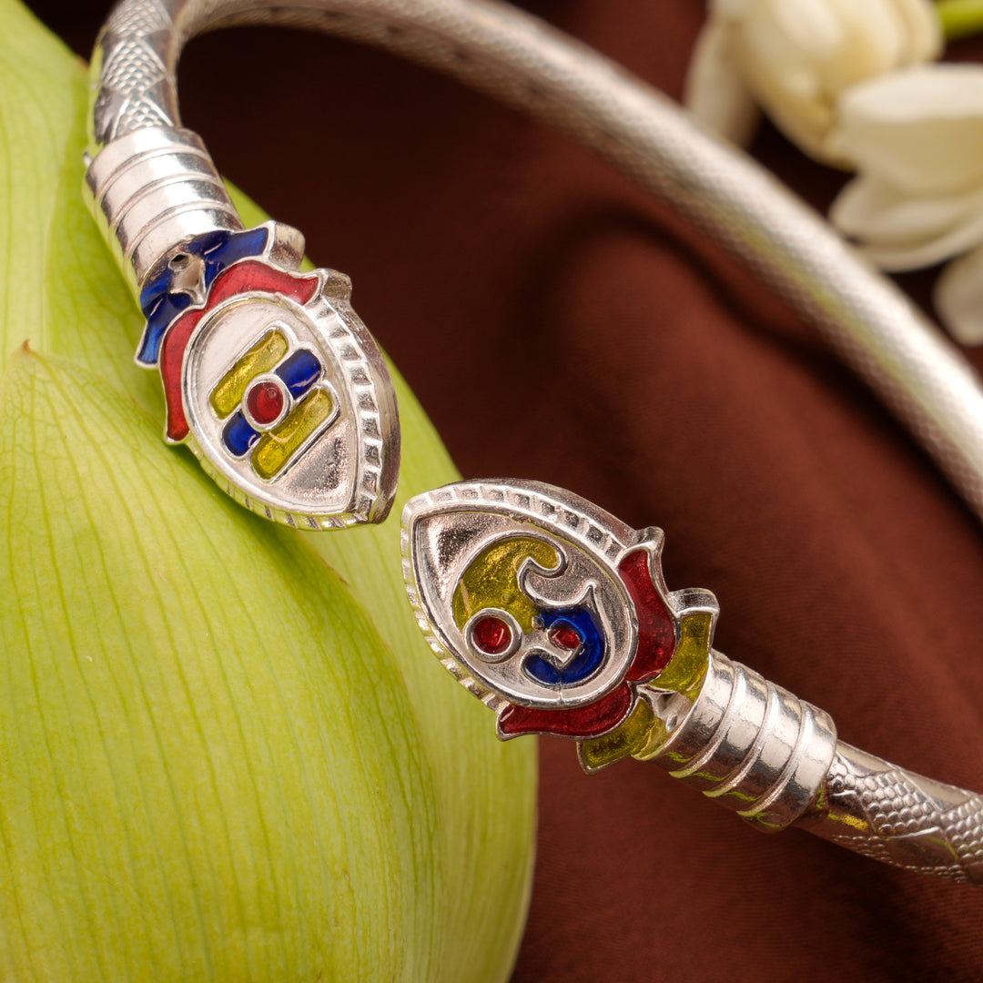 Elegant Temple Vel Silver Kappu