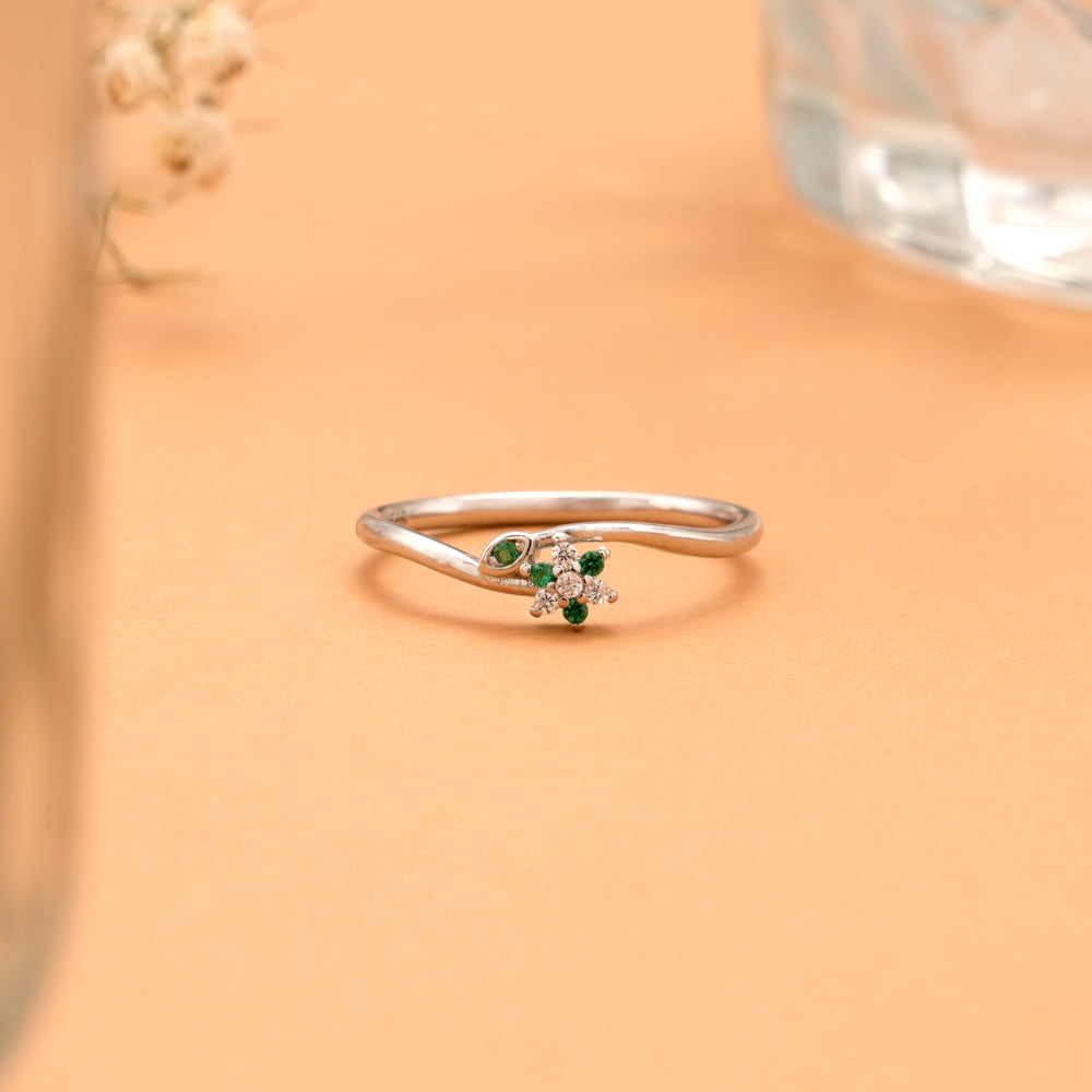 Stylish Silver Leaf Pattern Floral Ring