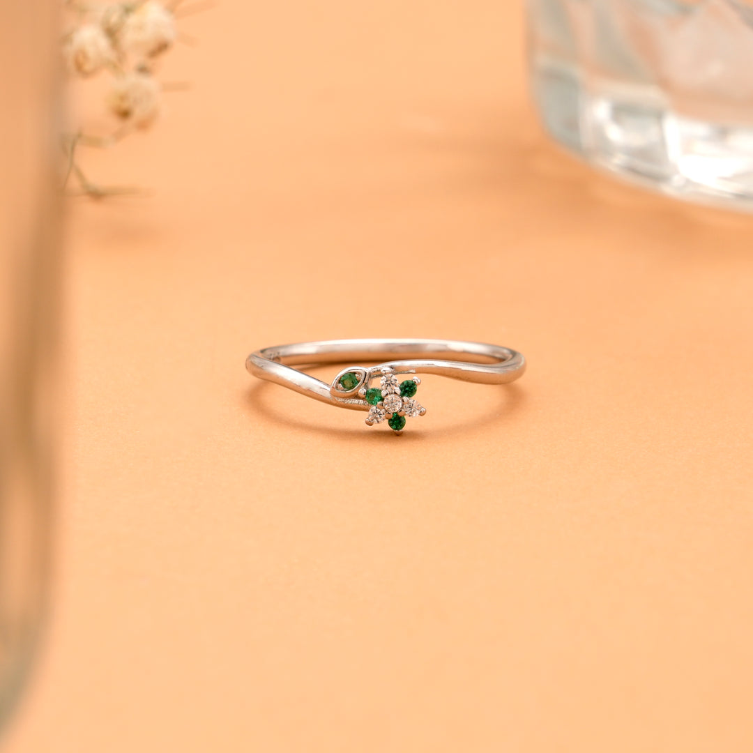 Stylish Silver Leaf Pattern Floral Ring