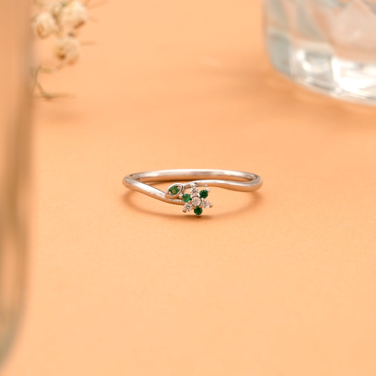 Stylish Silver Leaf Pattern Floral Ring