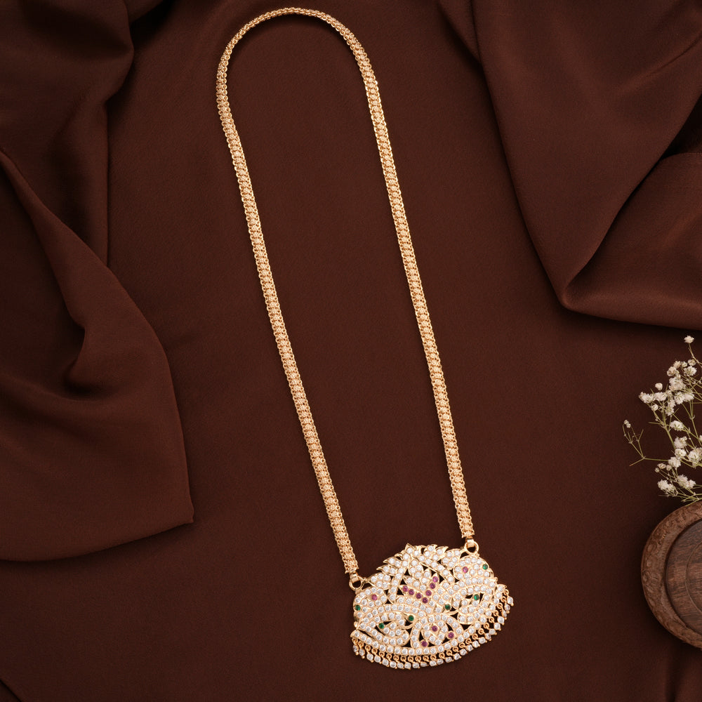 Flower Pattern Pendant White Stone Golden Chain