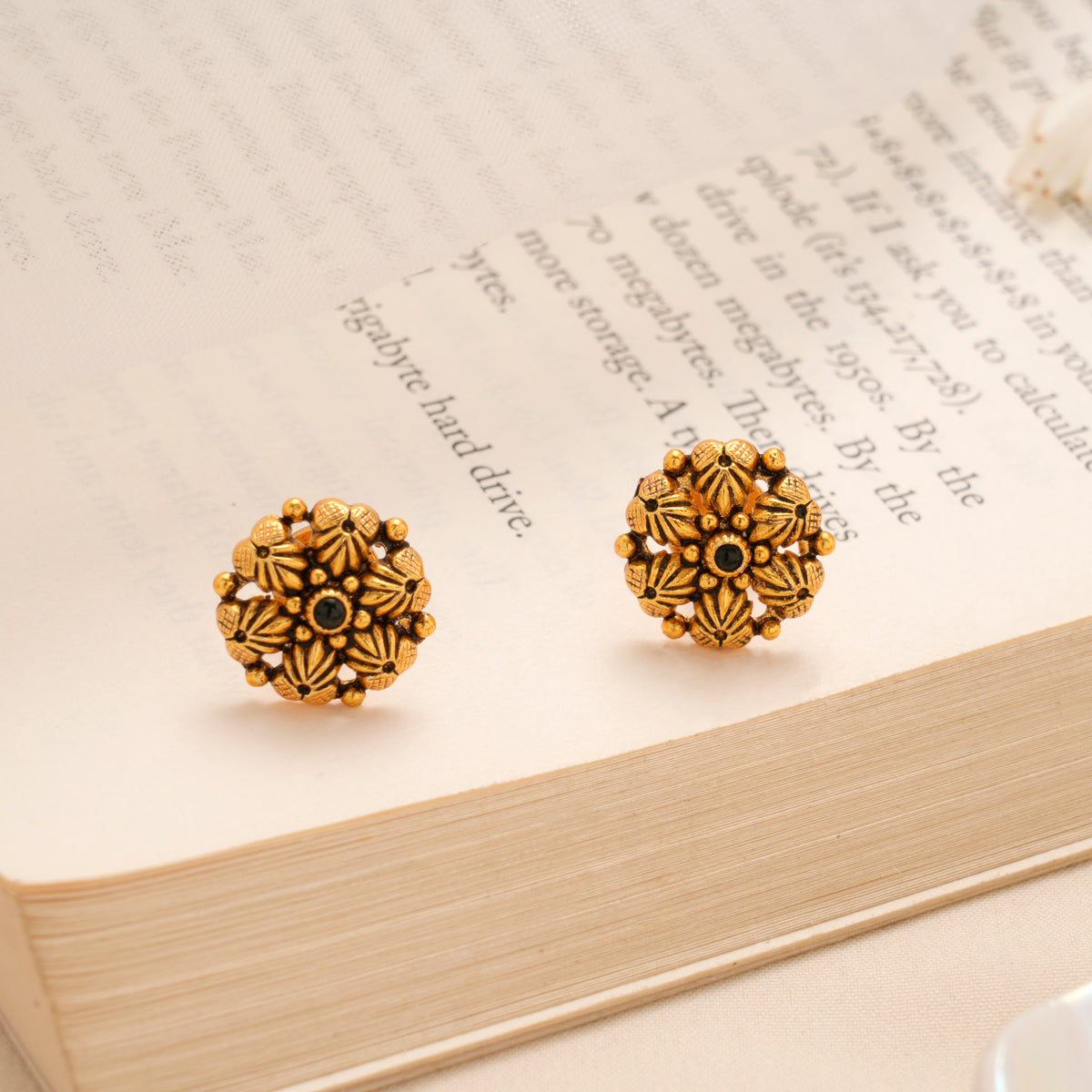 Antique Mini Floral Cluster Kundan Golden Stud