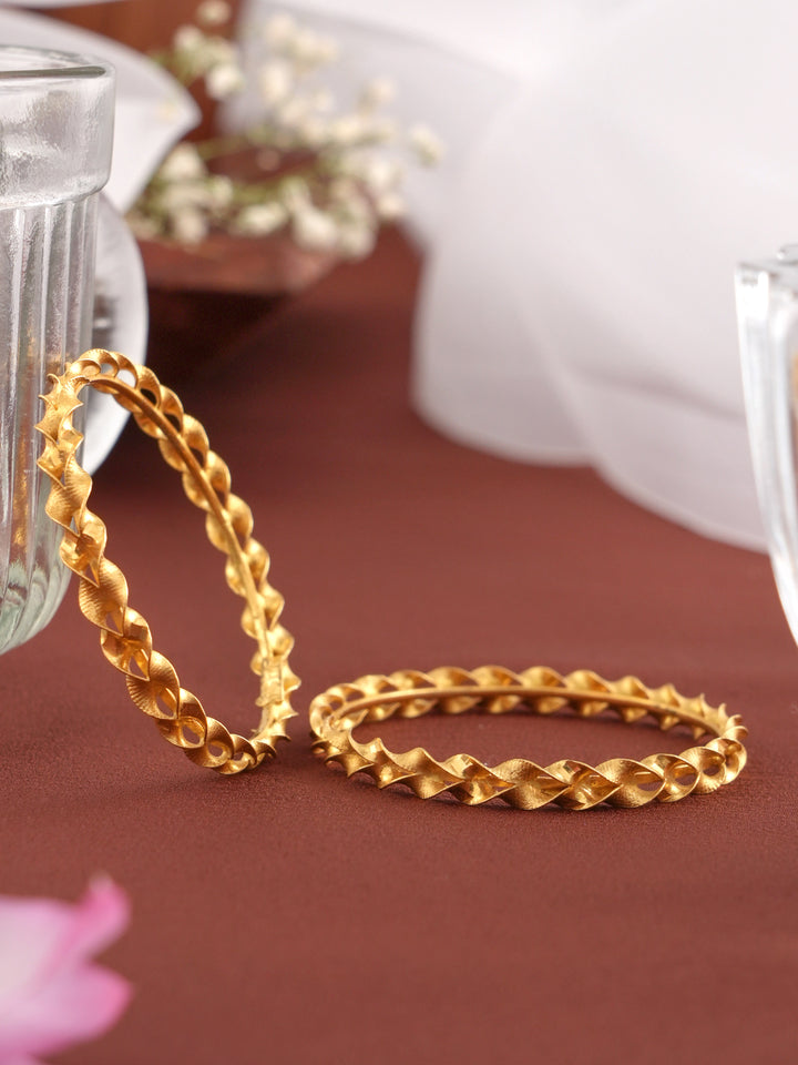Elegant Twisted Gold Spiral Bangle