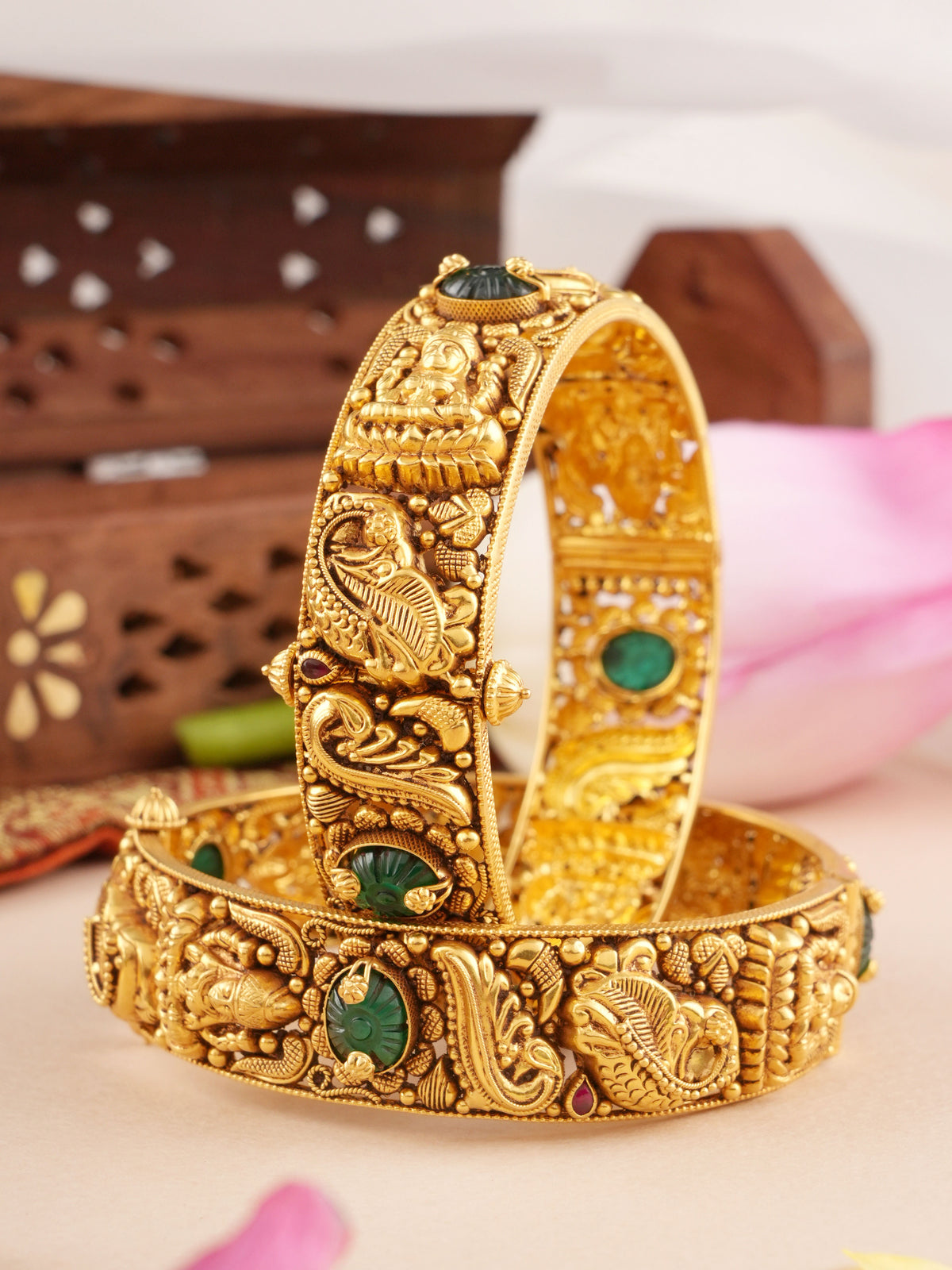 Antique Emerald Lakshmi & Peacock Style Screw Bangle