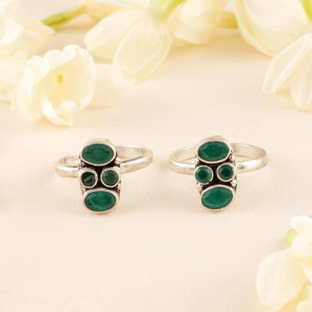 Circle Emerald with Silver Toe Ring
