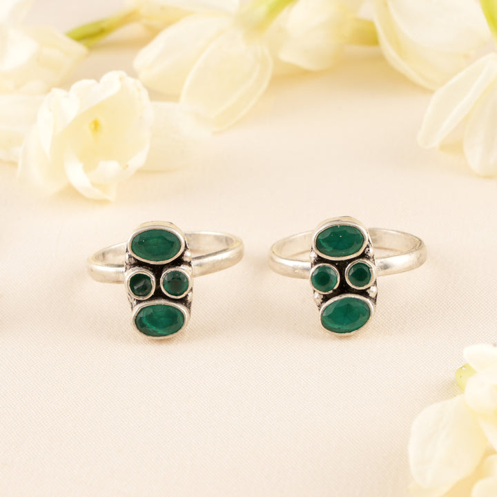 Circle Emerald with Silver Toe Ring