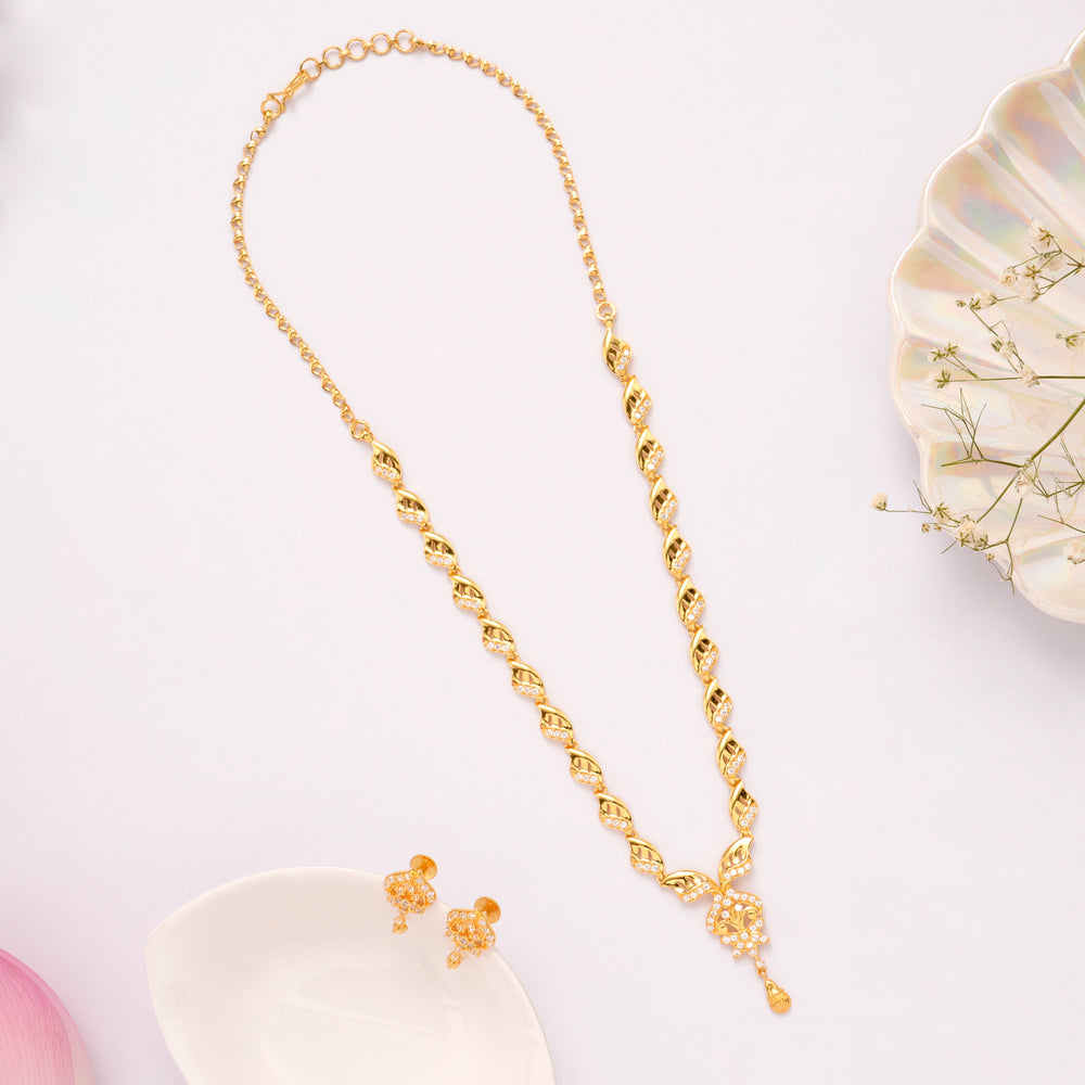 Elegant Flower Design Golden Necklace Set