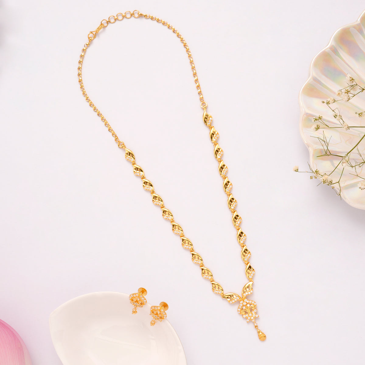 Elegant Flower Design Golden Necklace Set
