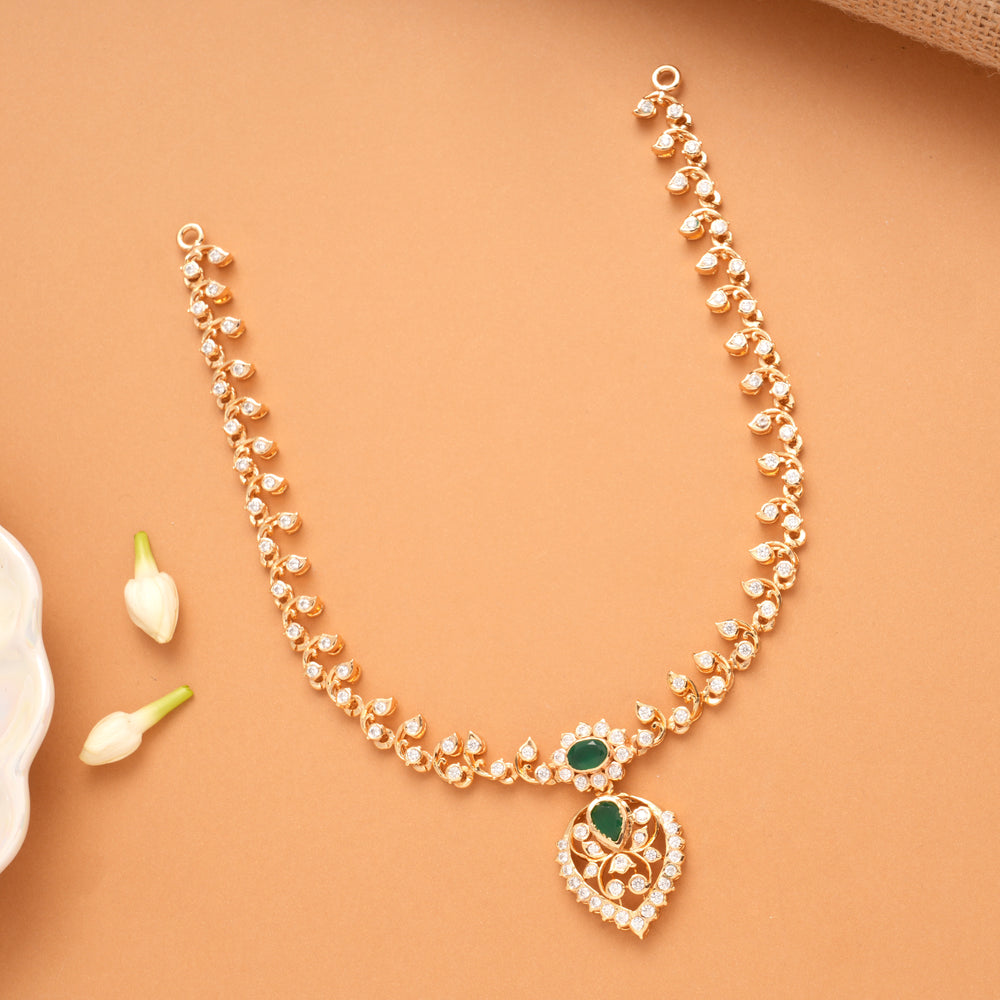 Classic Leafy Pattern Emerald Golden Necklace