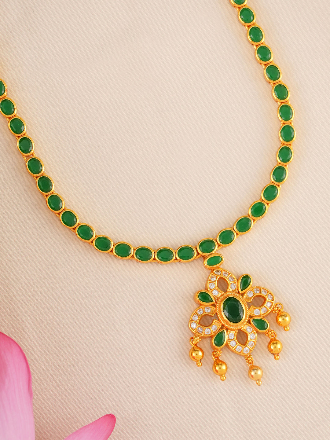 Single Layer Emerald Stone Necklace