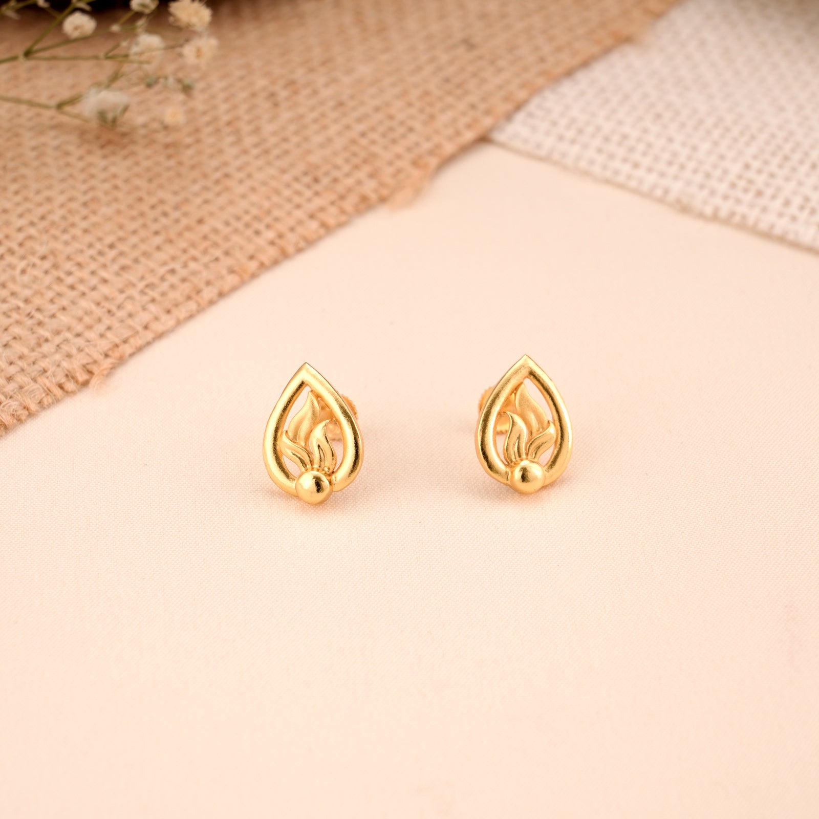 Leafy Breeze Shape Casting Golden Stud
