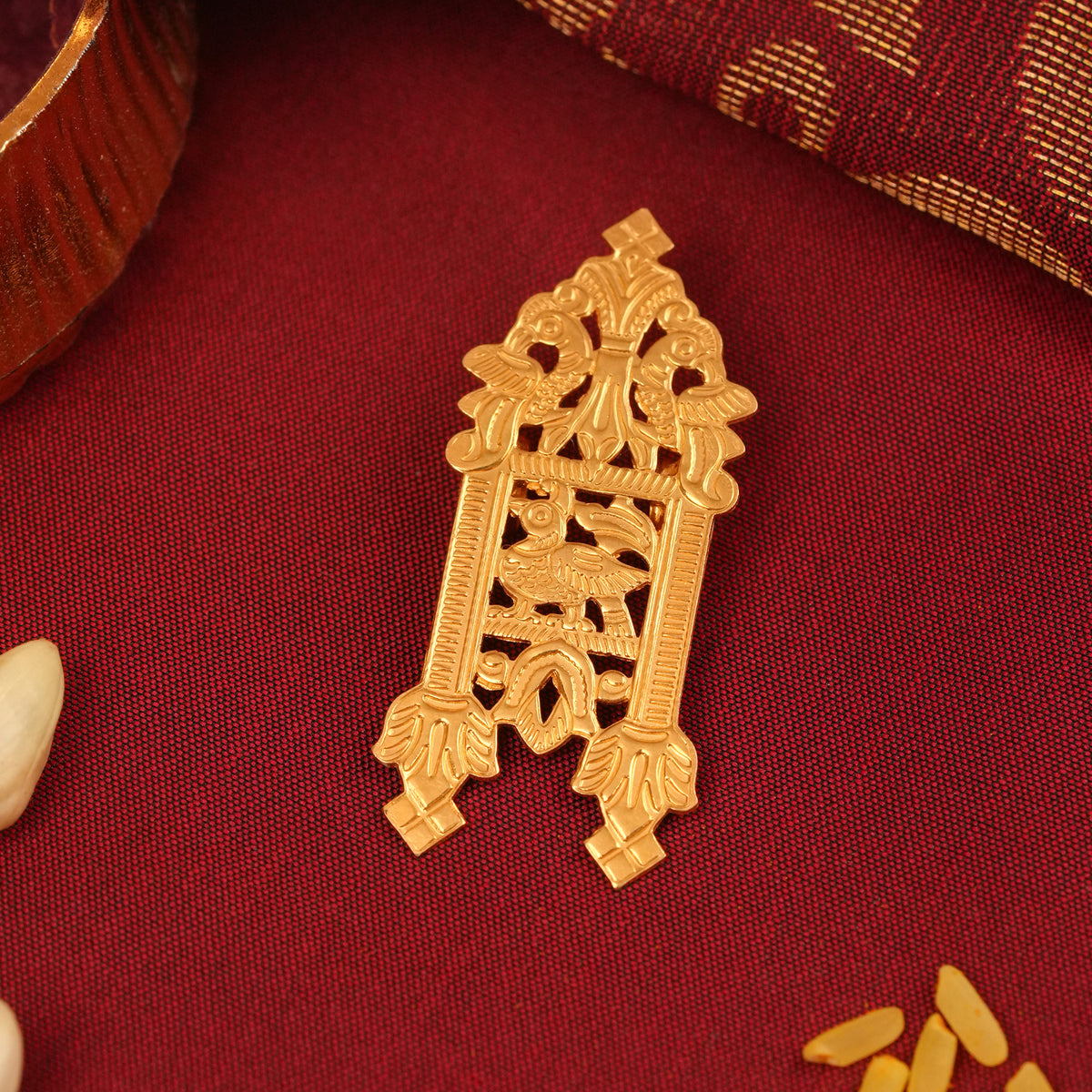 Gold Mayil Thali with Twin Peacock Design