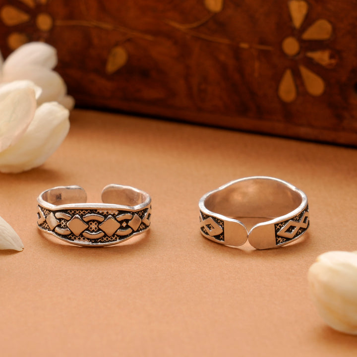 Elegant Antique Silver Toe Ring