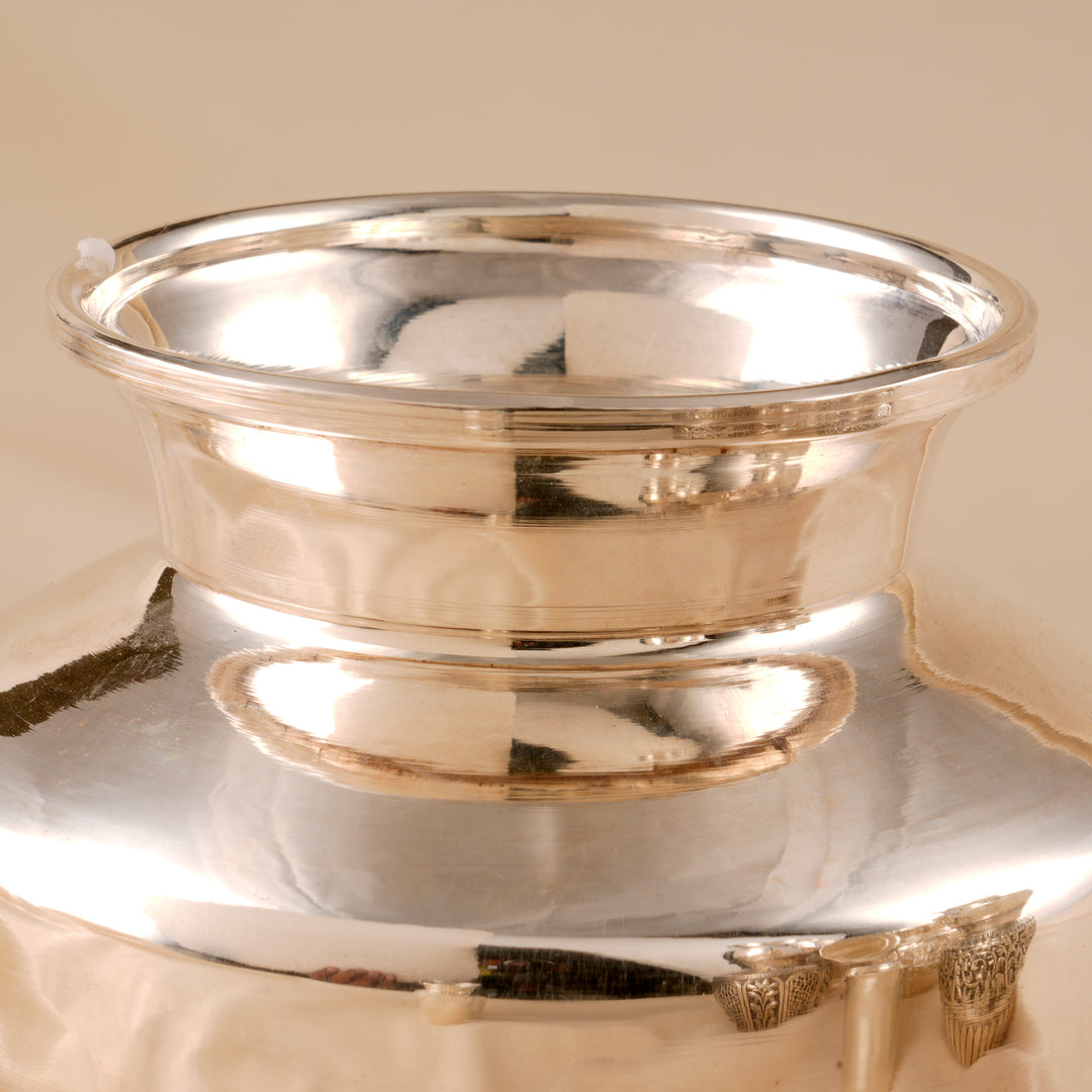 Elegant Simple Round Silver Chombu