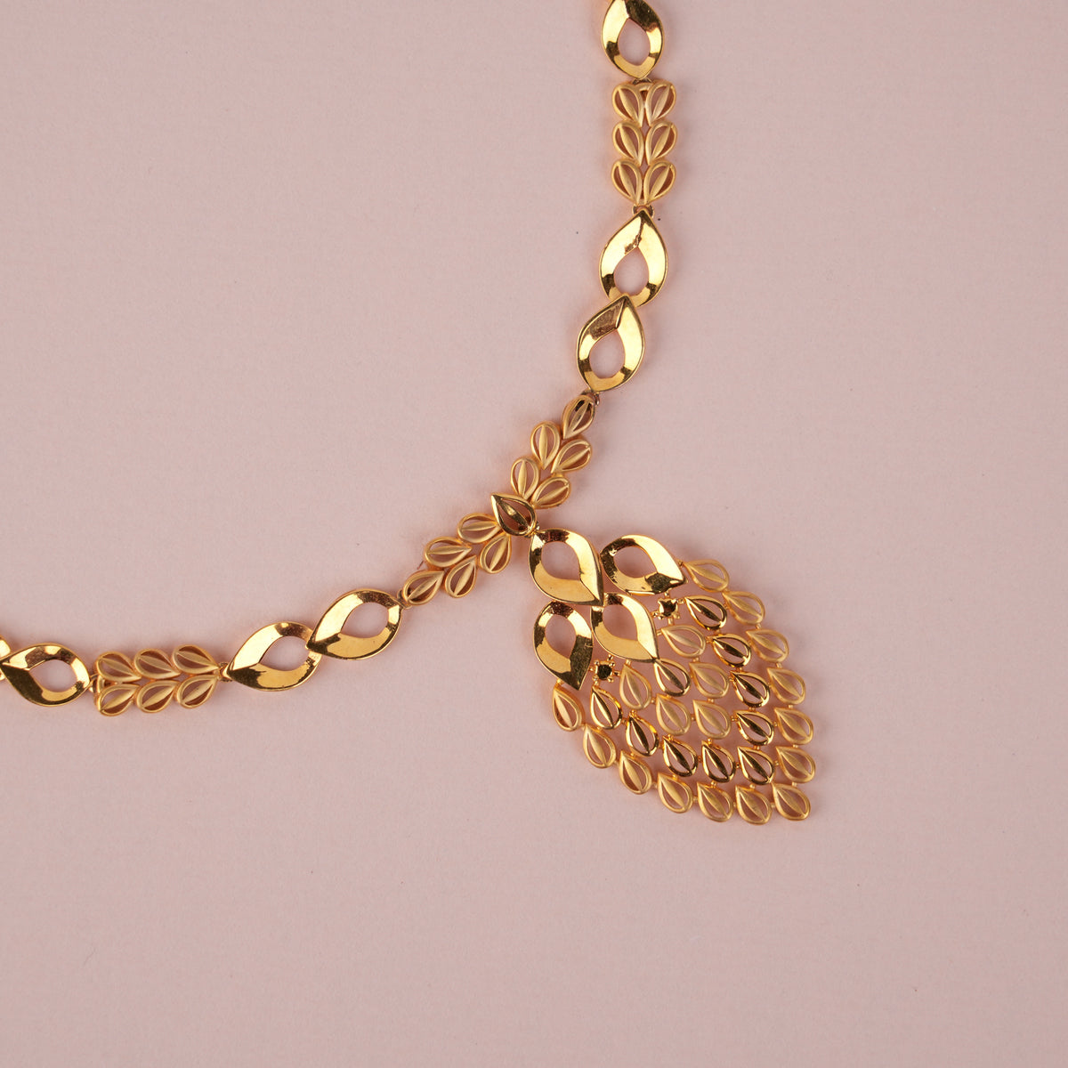 Classic Tear Drop Leaf Pendant Gold Necklace