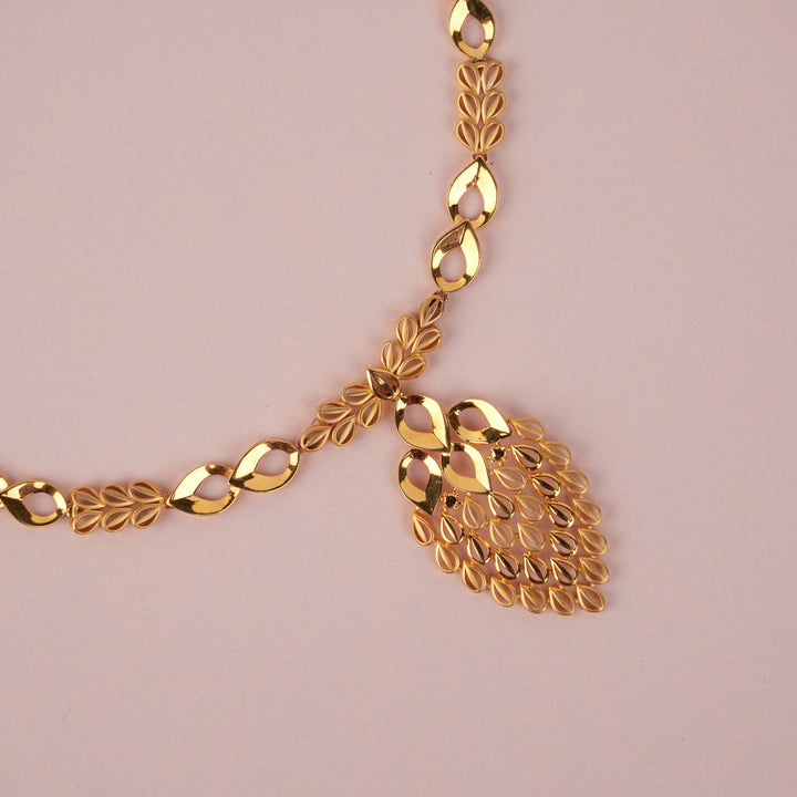 Classic Tear Drop Leaf Pendant Gold Necklace