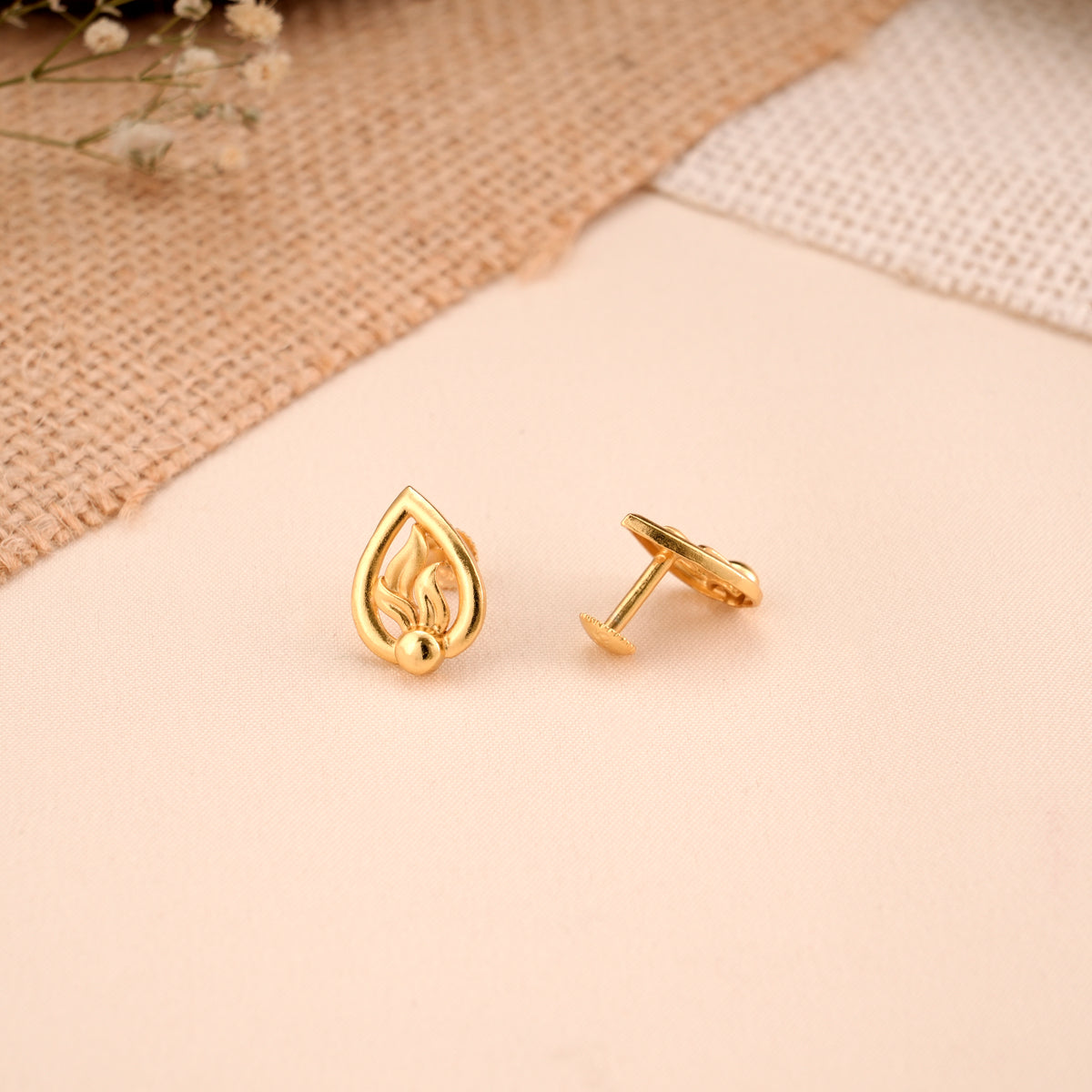 Leafy Breeze Shape Casting Golden Stud