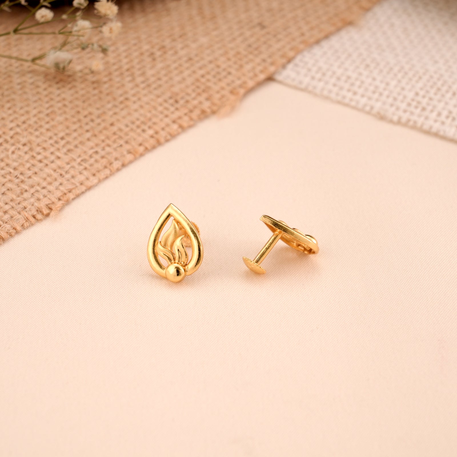 Leafy Breeze Shape Casting Golden Stud