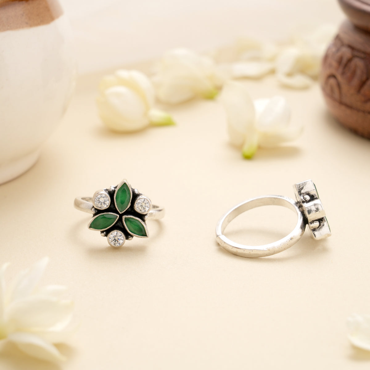 Antique Silver Emerald Leaf Spark Toe Ring