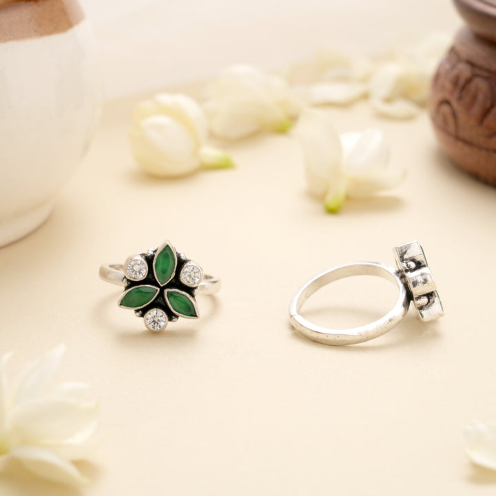 Antique Silver Emerald Leaf Spark Toe Ring