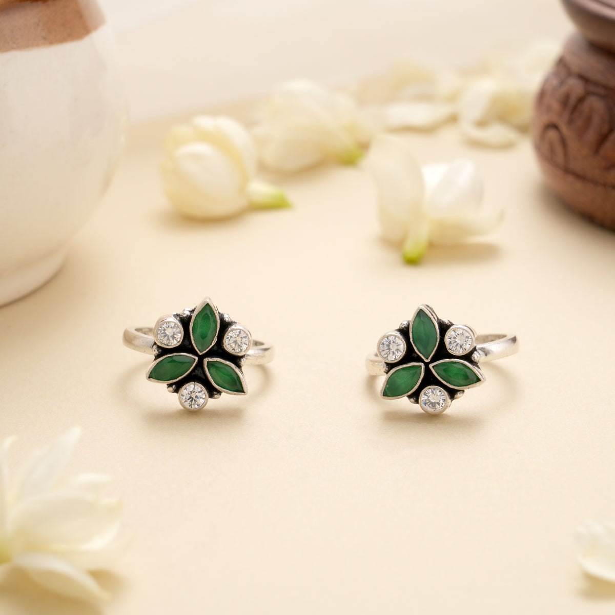 Antique Silver Emerald Leaf Spark Toe Ring