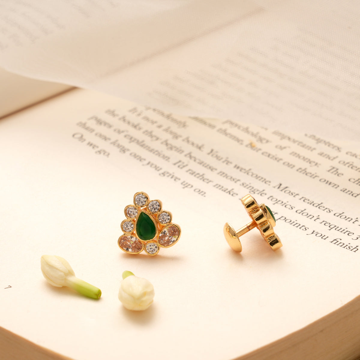 Elegant Emerald Floral Golden Kundan Stud