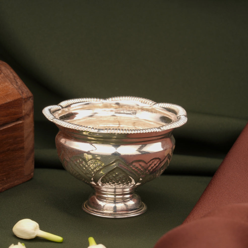 Traditional Silver Flower Pattern Santhana Pela