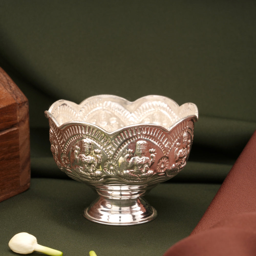 Royal Lakshmi Motif Design Silver Santhana Pela