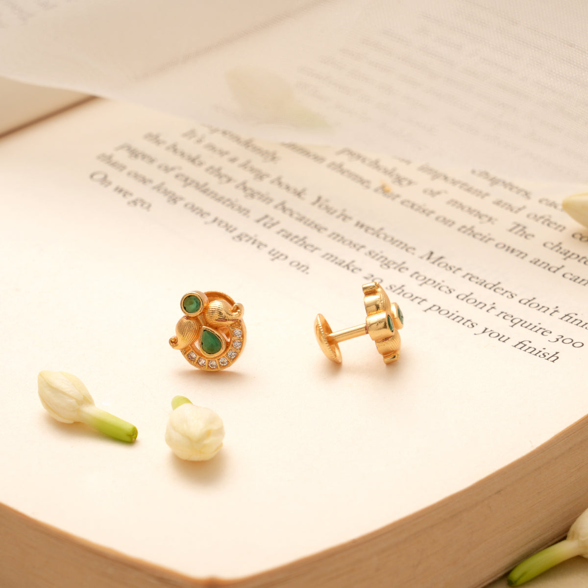 Royal Leaf Emerald Golden Kundan Earring