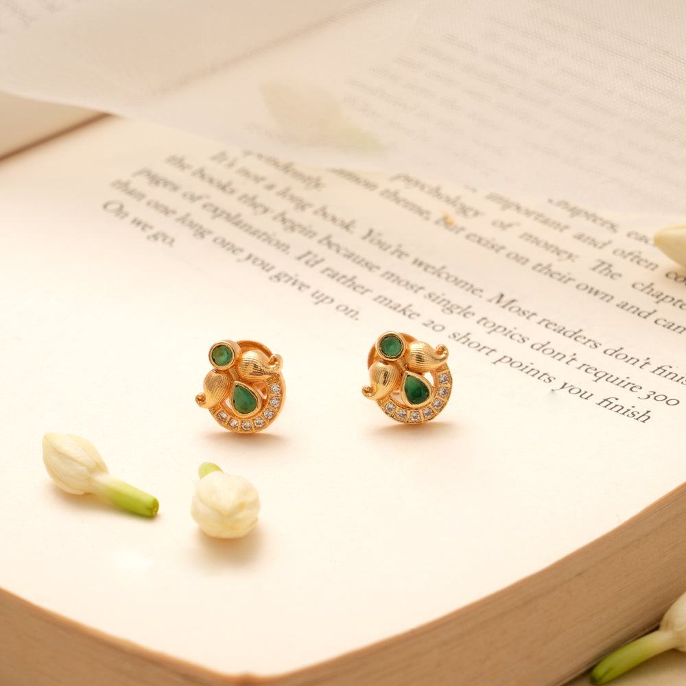 Royal Leaf Emerald Golden Kundan Earring