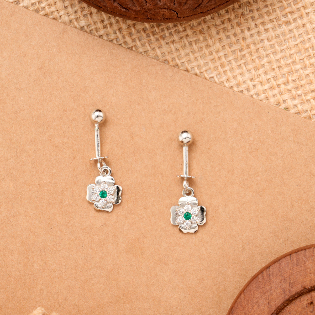 Four Leaf Clover White Stone Silver Koppu