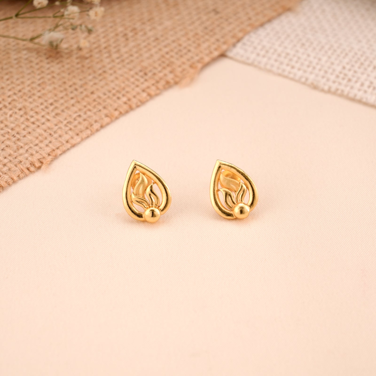 Leafy Breeze Shape Casting Golden Stud