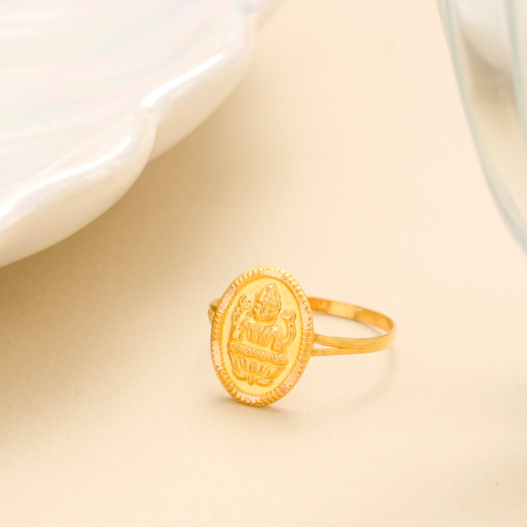 Vintage Filigree Lakshmi Oval Gold Ring