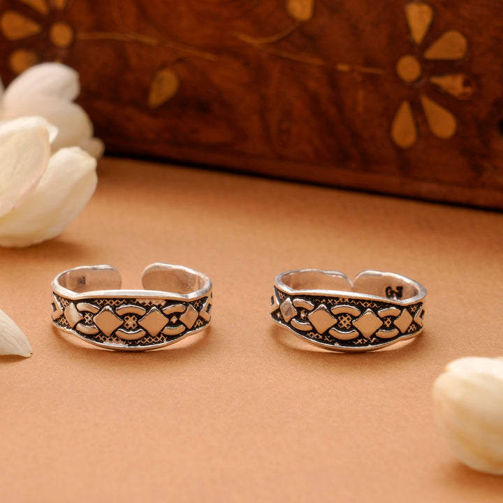 Elegant Antique Silver Toe Ring