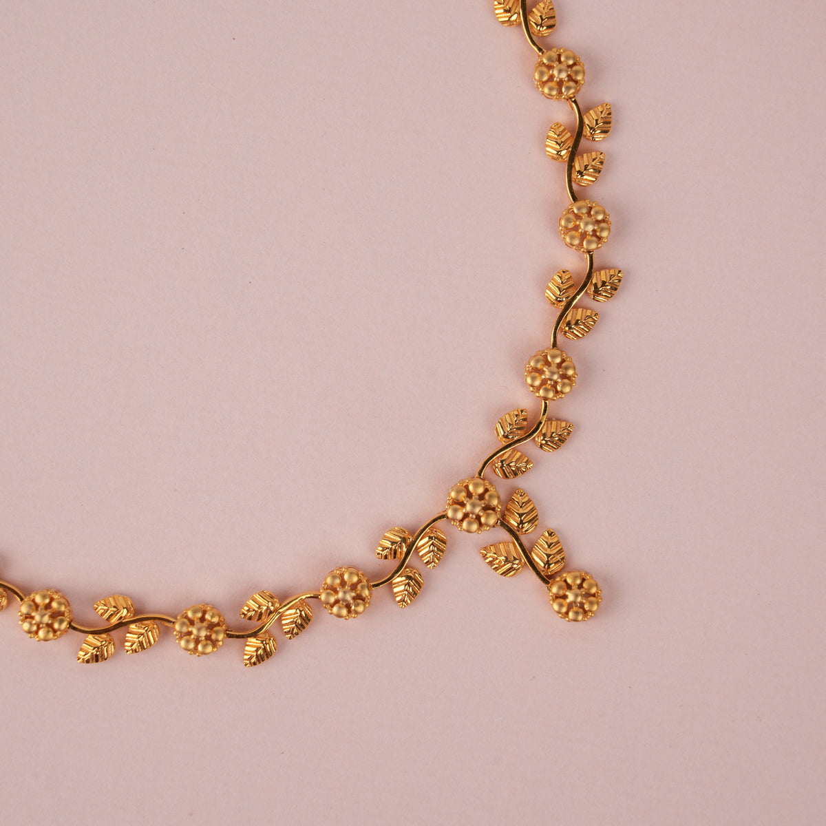 Minimal Floral Casting Leaves Gold Necklace