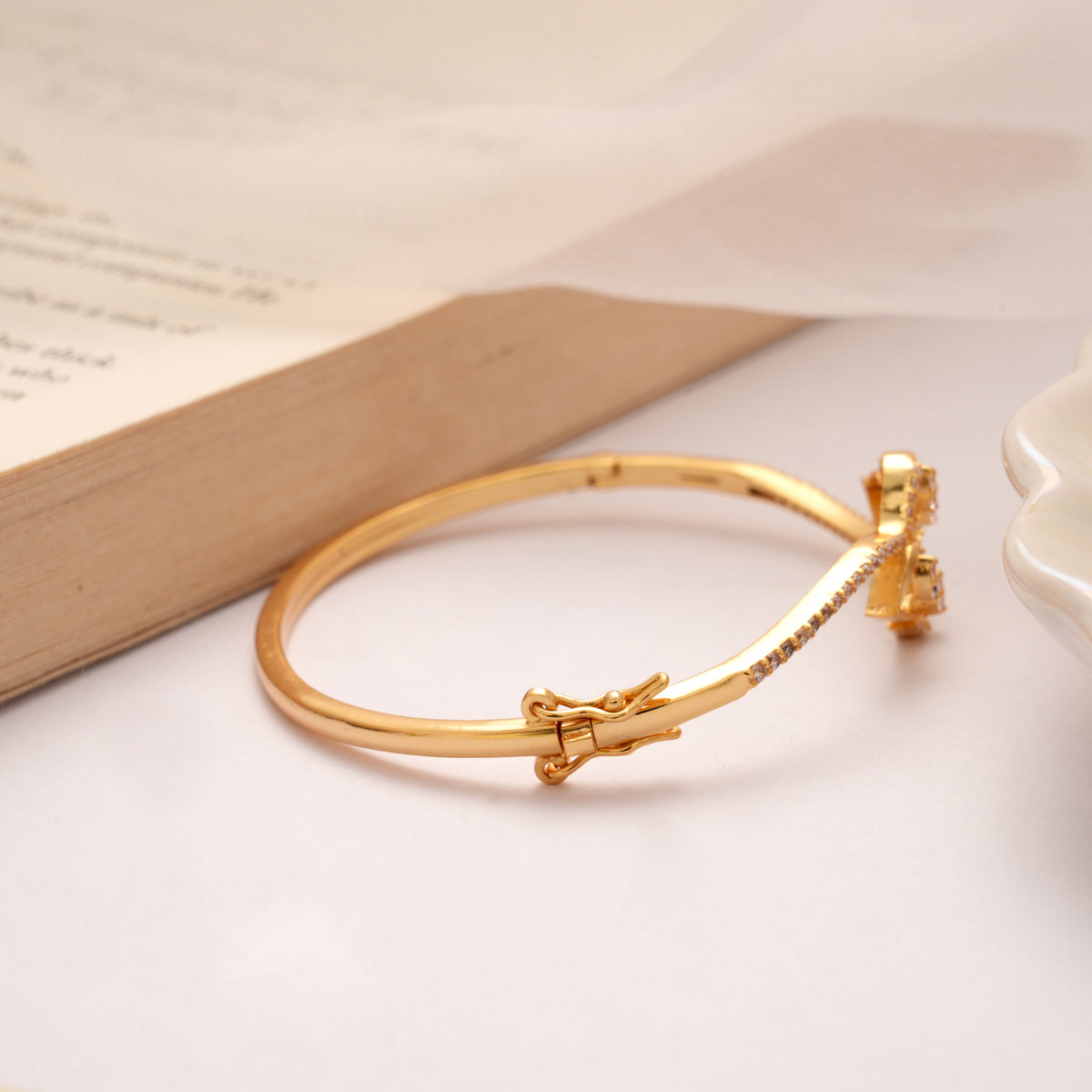 Glittering Leafy Design Golden Kada