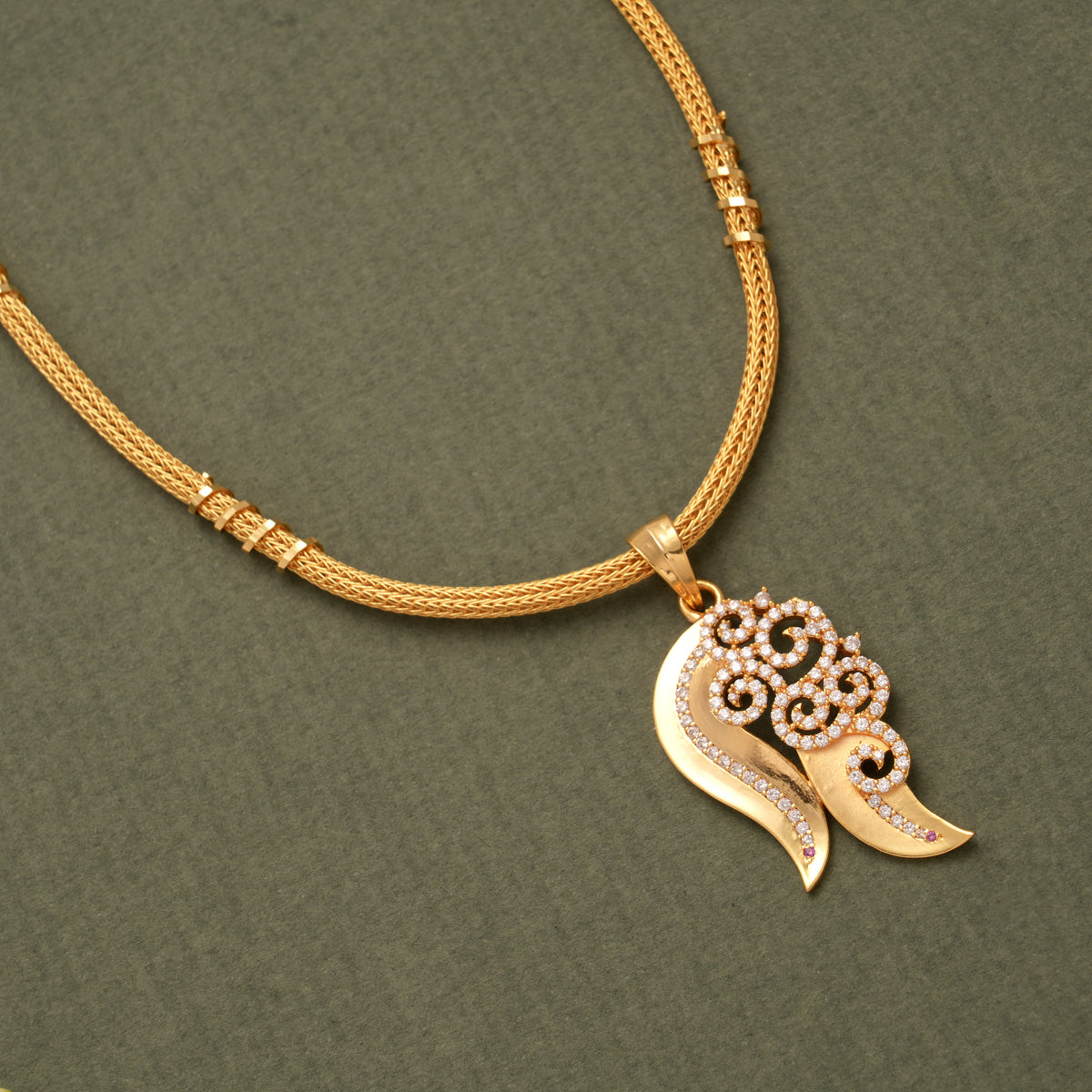 Curved Leaf Design Pendant Golden Necklace