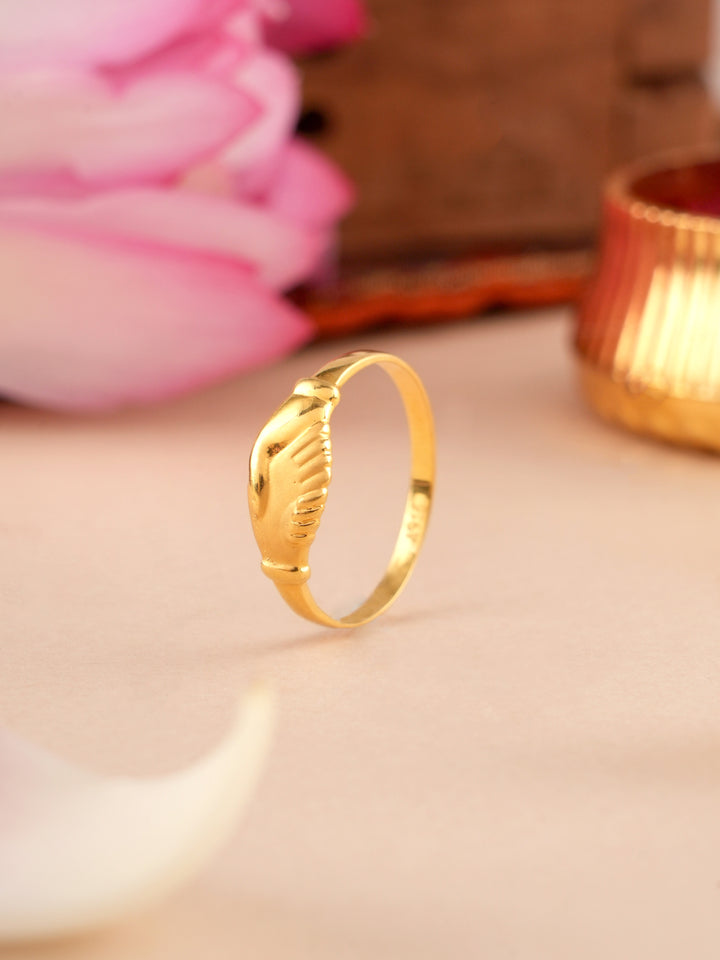 Trendy Gold Handshake Ring for Women