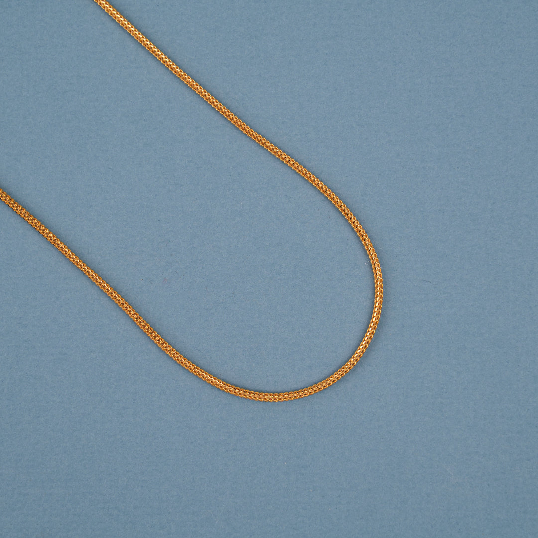 Sleek Rope Design Gold Chain