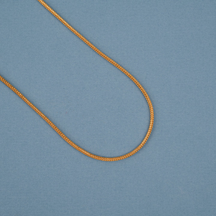 Sleek Rope Design Gold Chain