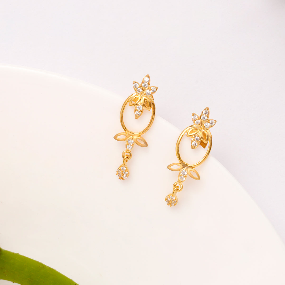 Flower Leaf Pattern Golden Necklace Set